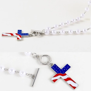 Kruishanger ketting met Amerikaanse vlag emaille, parelsnoer en OT-knevelsluiting