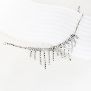 Bracelet de cheville élégant à glands argentés avec strass brillants et fermoir réglable
