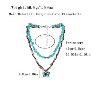 Collier multicouche bohème avec pendentif papillon en turquoise et détails en cuir