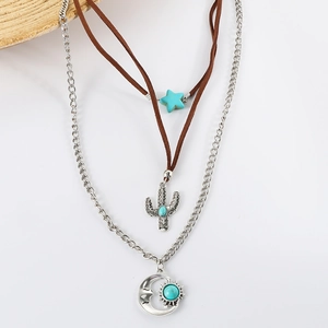 Collar bohemio de varias capas con colgantes turquesas de sol luna cactus y estrella
