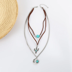 Collar bohemio de tres capas con colgantes de cactus y luna en turquesa y plata