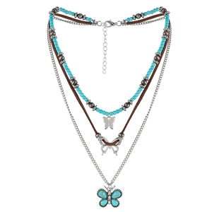 Collana bohémien a tre strati con farfalla turchese, perline blu e catena in metallo argento
