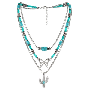 Collana multistrato boho con perline turchesi, ciondoli a farfalla e cactus in argento