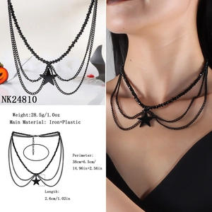 Dettagli della collana gotica con stella nera multistrato con dimensioni e foto del modello