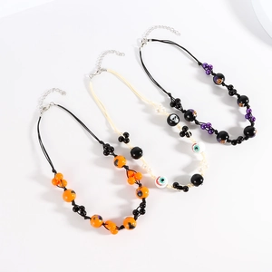 Détails des colliers en perles pour Halloween avec motifs chauve-souris, crâne et citrouille