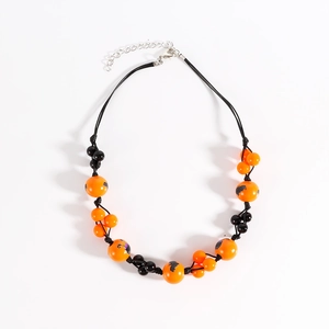 Collier de Perles d'Halloween pour Femmes Perles en Bois et Plastique Motif Chauve-souris Crâne Citrouille Ajustable Bijoux de Fête