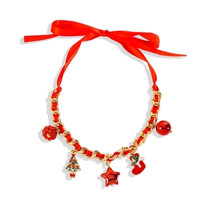 Collana di Natale con nastro rosso, catena dorata e ciondoli festivi assortiti