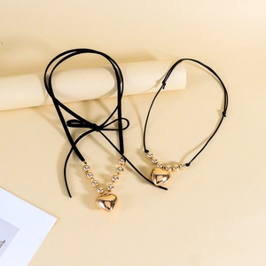 Ensemble de colliers avec pendentif cœur, rubans noirs et perles dorées ajustables