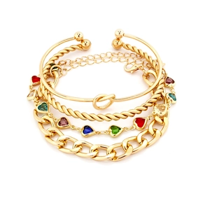 Set di 4 gioielli placcati in oro con pietre a cuore e bracciale a nodo donna