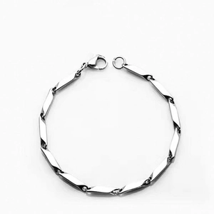 Collier à maillons en acier inoxydable argenté pour homme avec fermoir mousqueton