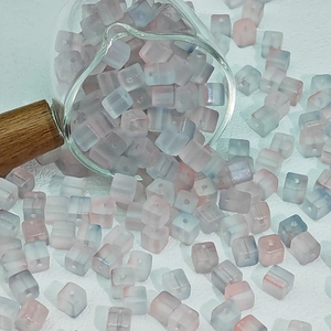 7mm ιριδίζουσες γυάλινες χάντρες κύβοι για DIY κοσμήματα χυμένες από γυάλινο σκεύος