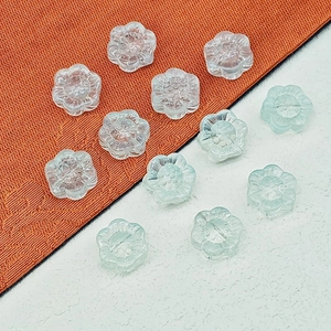 Détail macro de perles en verre tournesol 14mm avec relief floral pour bijoux DIY