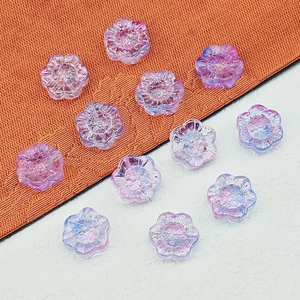 Détail macro de perles de tournesol en verre de 14mm avec fini aurora pour bijoux