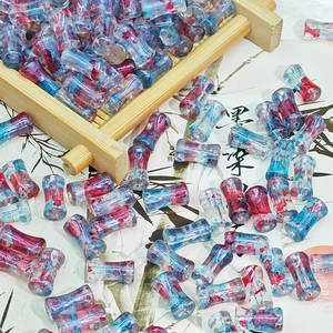 Gros plan de perles en verre style encre pour bijoux DIY et accessoires cheveux