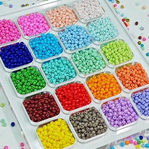 Levendige 16-kleuren glazen kralenset in organizer voor DIY sieraden maken en knutselen