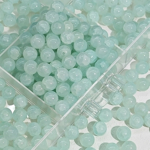 Detail van 10mm lichtgroene glaskralen voor het maken van DIY-armbandsieraden