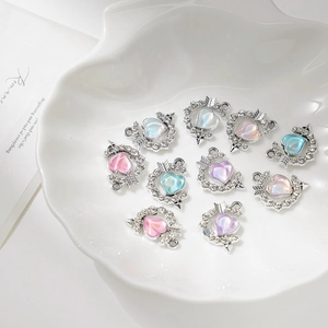 Colgantes de corazón de cristal colorido con base de aleación para joyería DIY