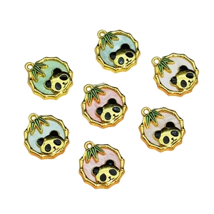 Ciondoli a forma di panda e bambù in smalto colorato con cornici metalliche per gioielli DIY