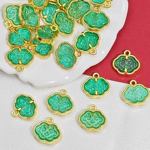 Ciondoli nuvola di buon auspicio verdi e oro con design a lucchetto Ruyi per gioielli DIY