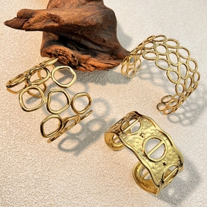 Brazalete Abierto de Acero Inoxidable Geométrico Vintage para Mujer Chapado en Oro de 18K Brazalete de Metal con Textura Martillada Ancho