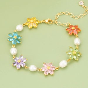 Buntes Zirkonia-Blumen- und Perlenarmband mit goldener verstellbarer Kette für Damen