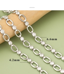 Detailansicht der Silberkette mit 6,6 mm Gliedern und 4,2 mm Zirkonia-Verzierung