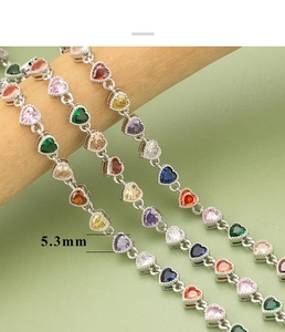 Detalle de cristales de circón de corazón coloridos de 5,3 mm en cadenas de plata para DIY