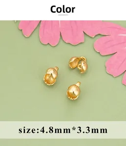 Macro-opname van vergulde koperen sluitingen voor sieraden, grootte 4,8 mm bij 3,3 mm