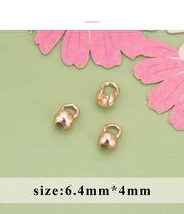 Makrofoto von 6,4x4mm roségoldenen Blütenknospen-Verschlüssen für DIY-Schmuck