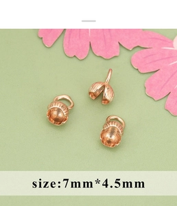 Makroansicht roségoldener glockenförmiger Schmuckverschlüsse mit 7mm x 4,5mm Maßen