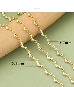 Macro detail of 18k gold plated geometric jewelry chains in 2.7mm and 5.1mm sizes