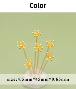 Accessorio spilla a fiore in zirconia dorata con dimensioni 4.5mm x 45mm x 0.65mm