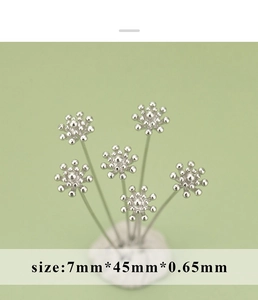 Dettaglio dello spillo a fiore in zircone argento per gioielli fai-da-te, 7mm x 45mm x 0,65mm