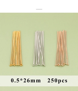Dettaglio di spilli a testa piatta 0,5x26mm in oro, argento e oro rosa per gioielli