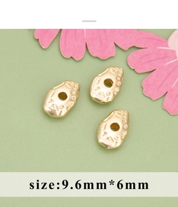 Makroansicht von 9,6mm barocken vergoldeten Perlen für DIY-Schmuckherstellung und Design