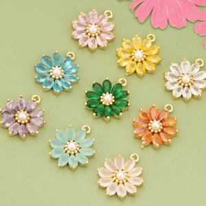 Breloques Fleur de Marguerite en Zirconia Micro-Incrusté Avec Künstliche Perle d'Imitation Pendentifs Floraux en Cuivre Plaqué Or pour Accessoires de Bijoux DIY
