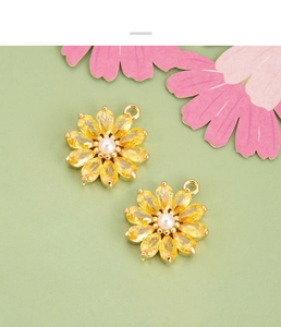 Pendentif marguerite raffiné avec pierres jaunes et perle pour création de bijoux