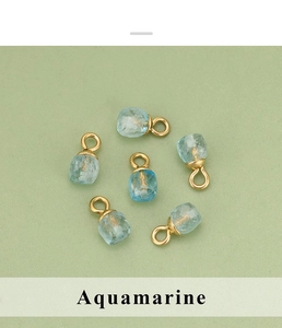 Lot de six pendentifs en aigue-marine facettée avec anneaux dorés pour création bijoux