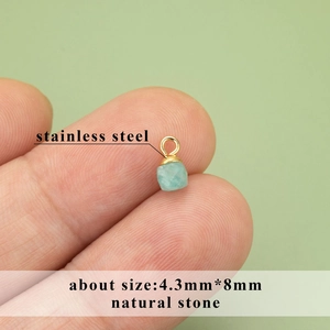 Mini pendentif en pierre naturelle vert clair avec anneau en acier doré pour bijoux DIY