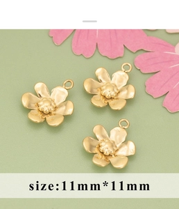 Detailed close-up of three gold daisy flower charms in 11mm size for DIY jewelry making