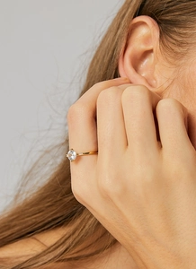 Elegant gold crown ring with a round zircon in a classic four-prong setting