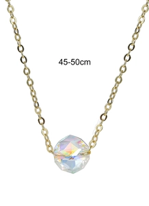 Détail du collier de 45-50cm avec pendentif perle en cristal facetté irisé