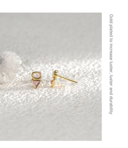 Detail of gold-plated triangle earrings with pink zircon and iridescent opal stone