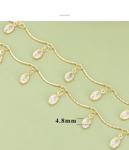 Detalle de cadena bañada en oro 18k con colgantes de circón ovalado de 4,8 mm para joyas