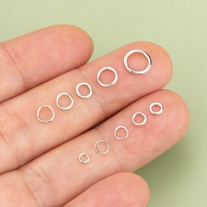 Gepolijste zilveren buigringen in diverse maten voor DIY-sieraden en verbindingen
