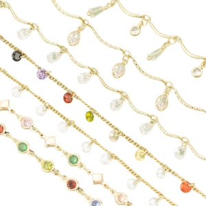 Exquisita cadena de cobre bañada en oro de 18k con colgantes de circón de colores