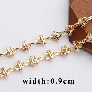 Catena a croce minimalista placcata in oro 18K, larghezza 0,9 cm, finitura lucida