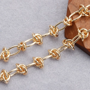 Detailaufnahme der 18K vergoldeten Gliederkette für die DIY-Schmuckherstellung und Design