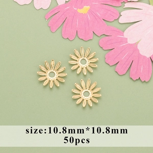 Detailansicht der 18k vergoldeten Hohl-Gänseblümchen-Abstandshalter für DIY-Schmuck