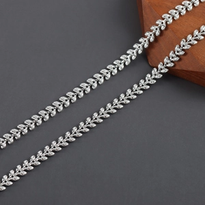 Close-up of rhodium-plated leaf pattern jewelry chain for DIY handmade accessories